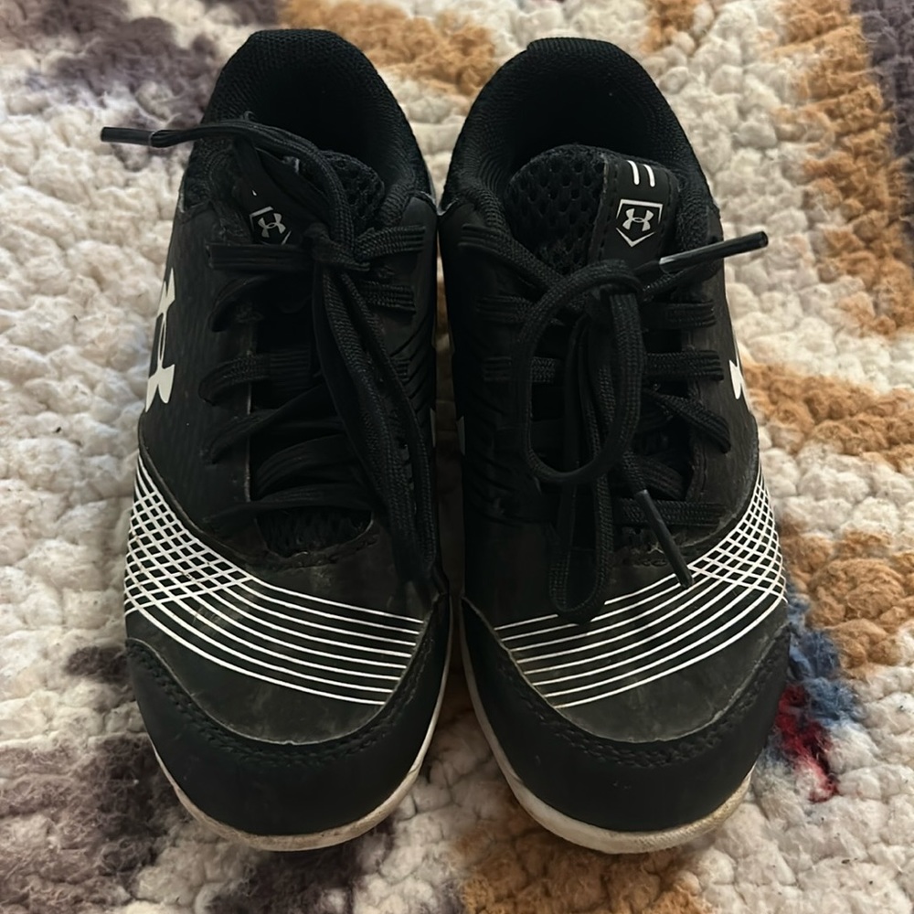 Kids Under Armour Baseball/Softball Cleats Size 9